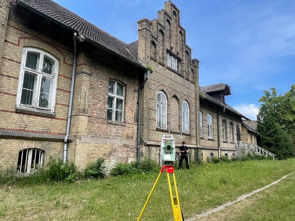 Tachymetrie :: Vermessung eines Herrenhauses in Ketzin/Brandenburg