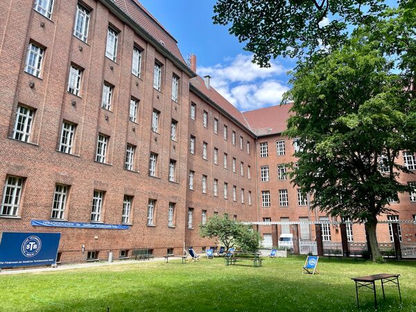 3D Laserscanning mit Leica RTC 360 auf dem Dach der Technikerschule Berlin
