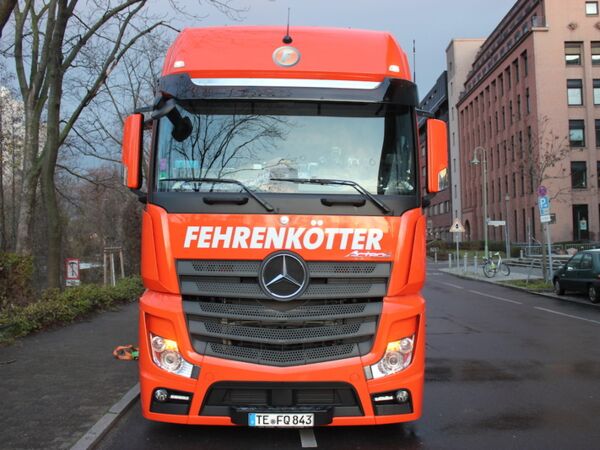 Fotodokumentation :: Verladung exklusiver Fahrzeuge für Spedition Fehrenkötter